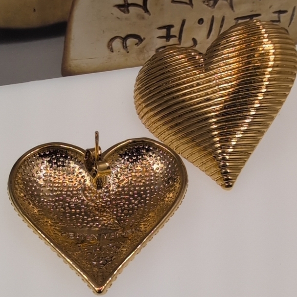 Heaven Mayhem Real Love III Gold Heart Textured Earrings - Picture 2 of 7
